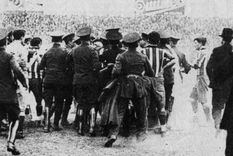 Protestas y disturbios que derivaron en la suspensión del primer Boca-River. Protestas y disturbios que derivaron en la suspensión del primer Boca-River.