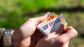 Según la Anses, jubilados y titulares de AUH con documentos finalizados en 5 acceden a su haber. Según la Anses, jubilados y titulares de AUH con documentos finalizados en 5 acceden a su haber.