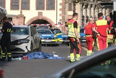 El vehículo ingresó en una zona peatonal y desató el terror en Leipzig, Alemania.