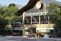 El club Mendoza de Regatas está ubicado en el corazón del Parque General San Martín El club Mendoza de Regatas está ubicado en el corazón del Parque General San Martín