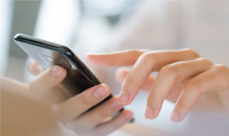 Estos modelos de teléfonos celulares no tendrán WhatsApp en abril. Foto: Freepik