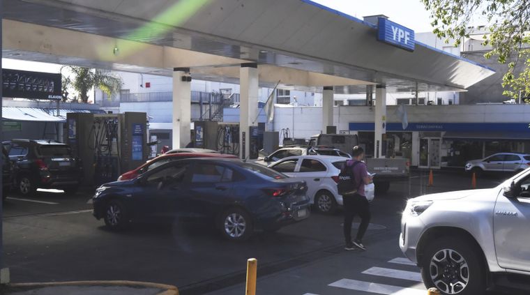 Las estaciones de servicio no atenderán por la noche Foto: Rodrigo DAngelo / MDZ