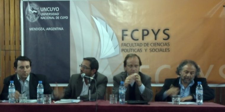 Tadeo García Zalazar (UCR), Fernando Simón (FpV), Carlos Aguinaga (PD) y Alberto Montbrun (FAP). Foto: Horacio Yacante