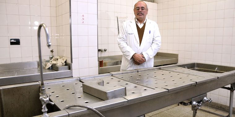 Sergio Mariano Cuaranta, en la sala principal de necropsias. Foto: Agustín Mauricio/Mediamza.com