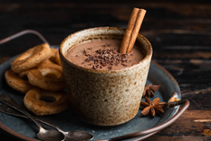 La receta original del champurrado era mucho más espesa y se bebía como alimento energético, especialmente por trabajadores y viajeros.