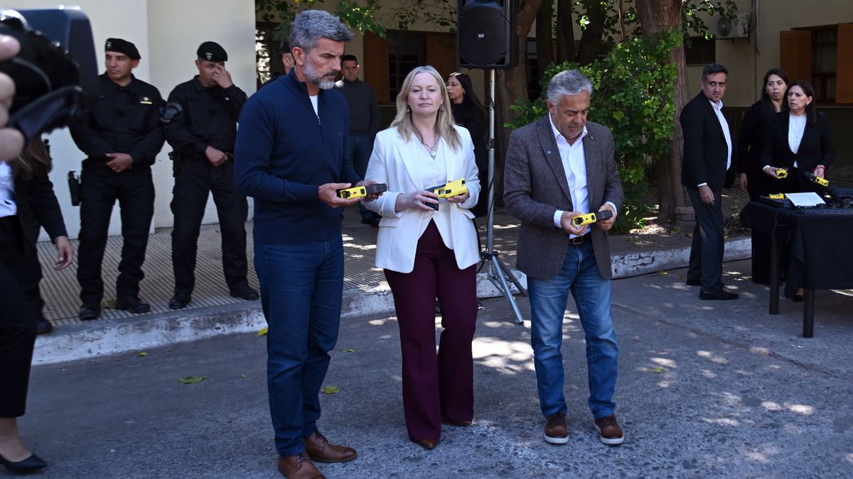 Inversión millonaria, preventores y uso en la calle: todos los datos de las nuevas pistolas taser