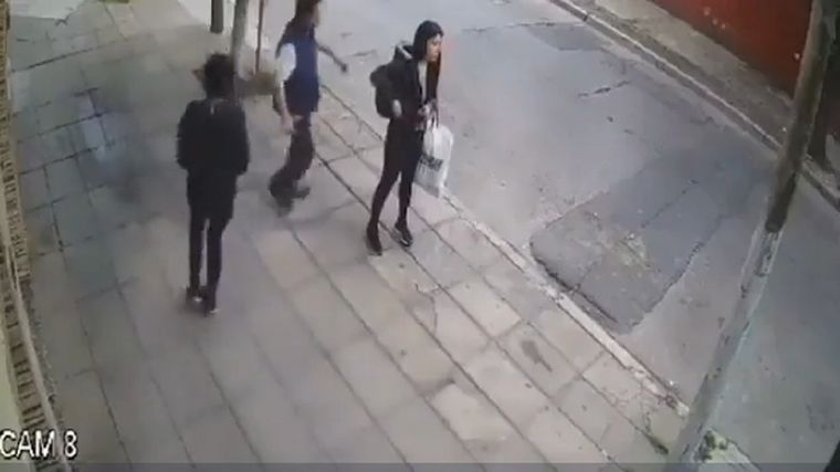 Una joven fue atacada mientras esperaba el colectivo en La Matanza.