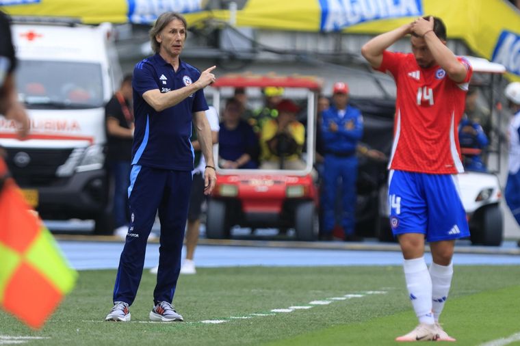 Ricardo Gareca en la derrota de Chile. Foto: EFE