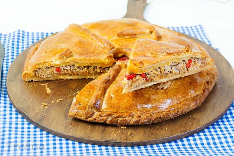 Prepara esta deliciosa empanada gallega, que es fácil de hacer y tiene un sabor riquísimo ¡no te arrepentirás!
