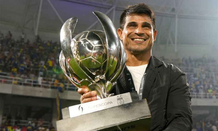 Hugo Ibarra logró dos títulos oficiales en Boca.