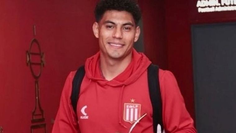 Santiago Arzamendia tuvo que pedirles disculpas a los hinchas de Estudiantes por una situación insólita.&nbsp;