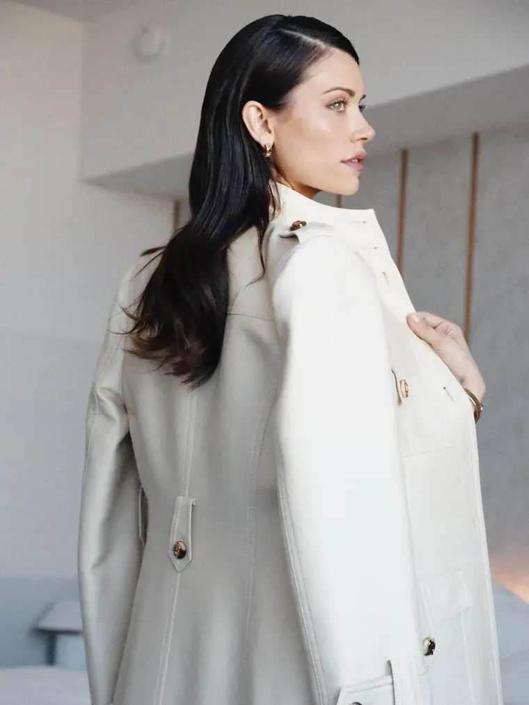 Elegancia y versatilidad en un solo outfit. Elegancia y versatilidad en un solo outfit.