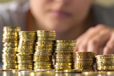 El truco de la moneda que se volvió viral. Foto: Imagen generada por Midjourney