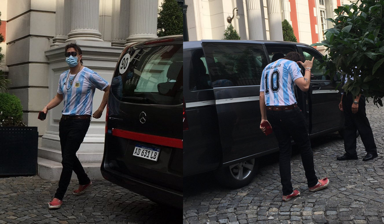 Julian Casablancas saliendo del Hotel Four Season. (Crédito: Twitter @bitchjaus2)