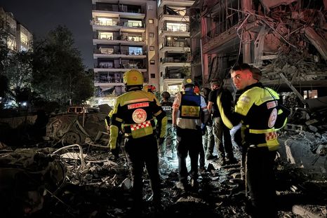 Al menos 35 heridos, 1 en estado crítico, tras el ataque con misiles de Irán hacia Israel. Al menos 35 heridos, 1 en estado crítico, tras el ataque con misiles de Irán hacia Israel.