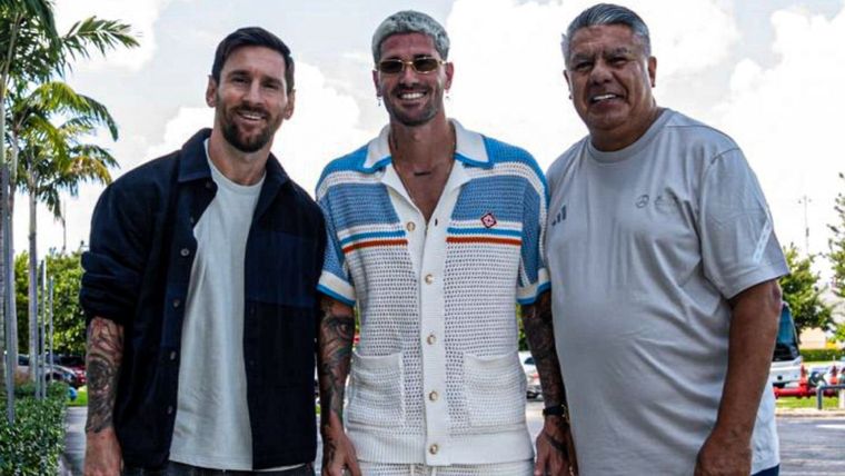 Lionel Messi, Rodrigo De Paul y Claudio Tapia, juntos, como cada vez que se reúne la Selección argentina. 