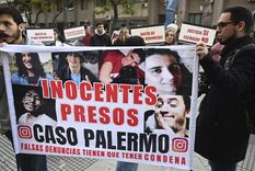 Familiares de los imputados se expresaron en las puertas de tribunales Foto: Télam Familiares de los imputados se expresaron en las puertas de tribunales Foto: Télam