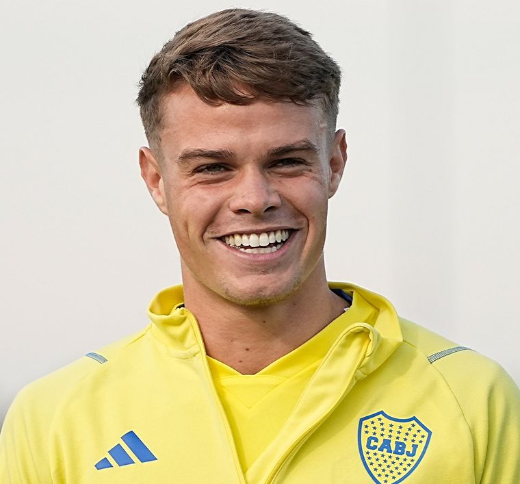 El mediocampista fue presentado en el club del cual es confeso hincha. Foto: Captura