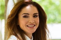 La reina Rania mantiene un estilo conservador pero muy elegante. Foto: Instagram @queenrania