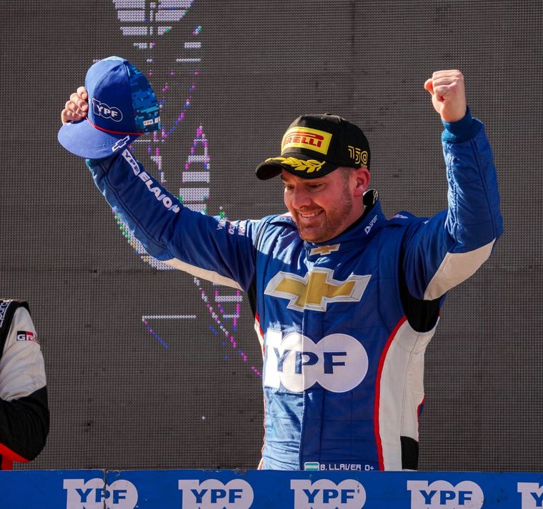 La felicidad de Berni en el podio del TC2000. Foto: @EquipoChevrolet
