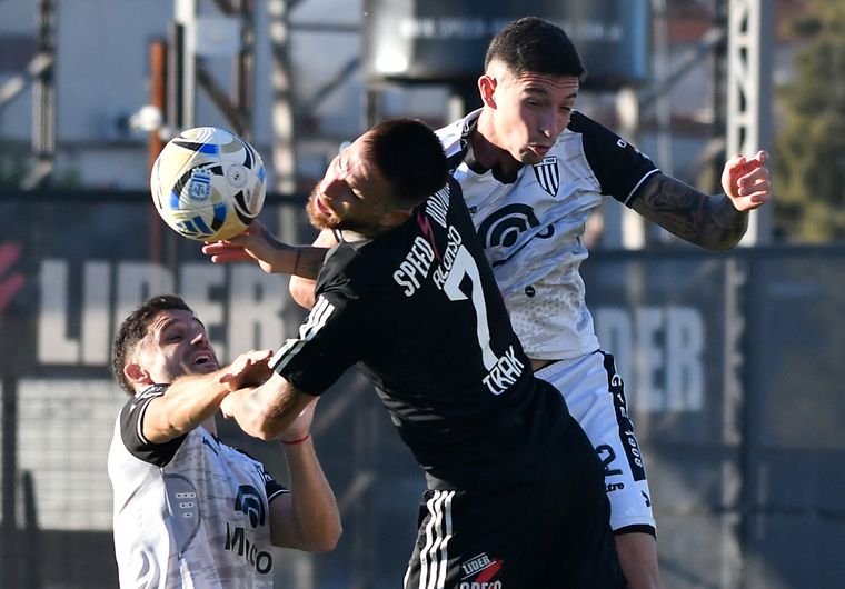 Gimnasia empató sin goles con Riestra en el Guillermo Laza.