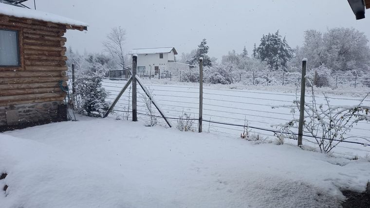 El Manzano amaneció cubierto de nieve. Foto: Foto: Cabañas Sueño de Montaña