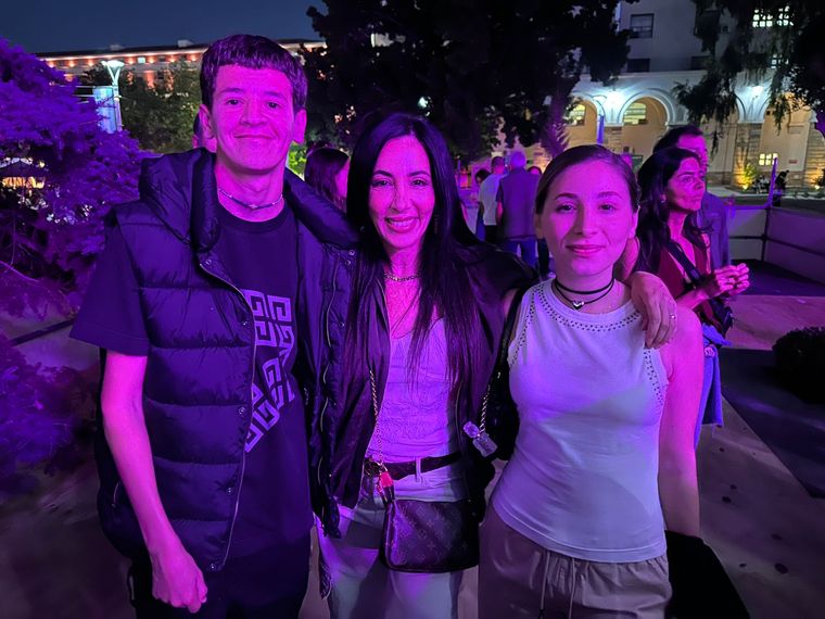 Cecilia Romano junto a sus hijos, Olivier Clément y Francine Clément. Cecilia Romano junto a sus hijos, Olivier Clément y Francine Clément.