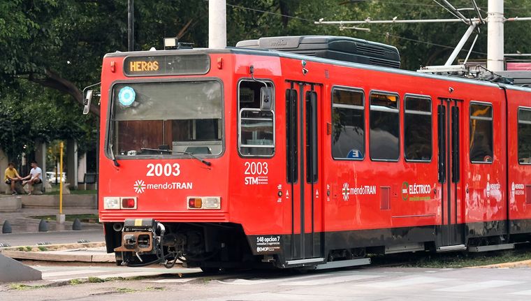 Desde hoy la prueba piloto funciona en el Metrotranvía. Foto: Santiago Tagua/MDZ