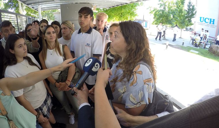Los padres aseguran tener pruebas de que hay alumnos que participaron del desorden y piden que el colegio revise la lista oficial de sancionados. Los padres aseguran tener pruebas de que hay alumnos que participaron del desorden y piden que el colegio revise la lista oficial de sancionados.