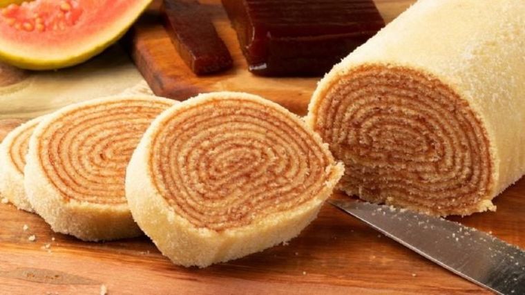 Aprende a preparar este delicioso pionono de guayaba y nuez Foto: Shutterstock