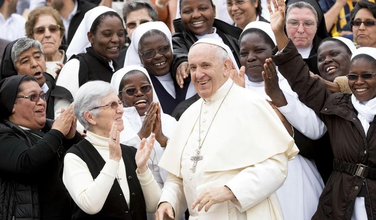 En la Iglesias católica, el papa Francisco dio espacio a las mujeres. Foto: Efe.