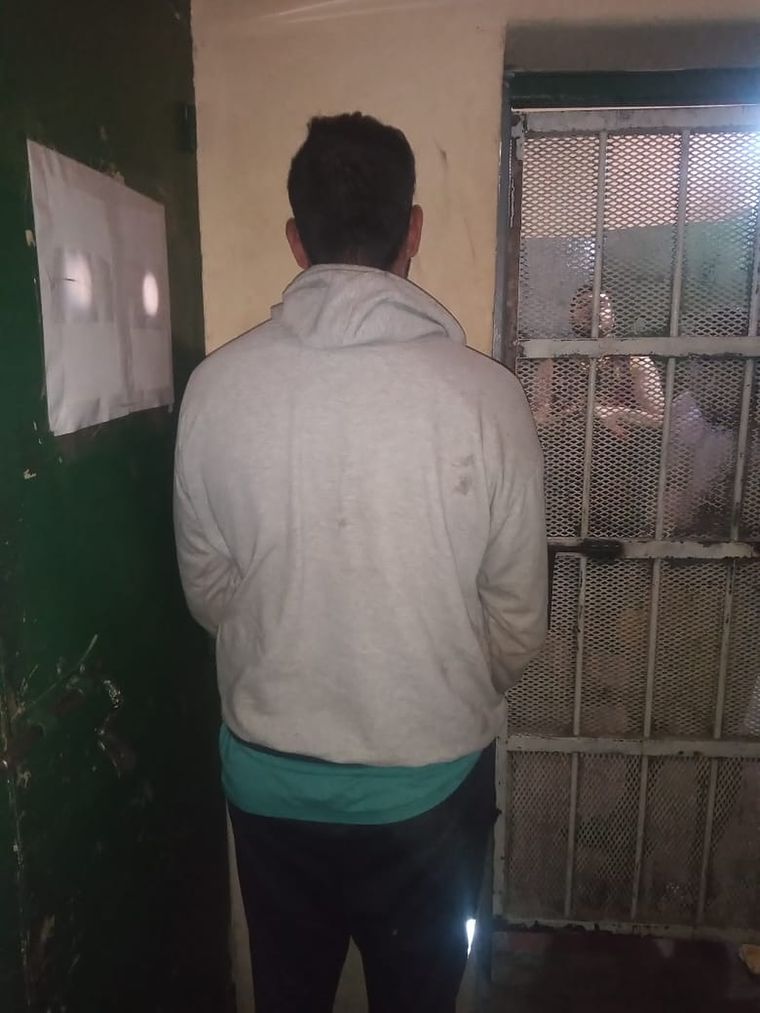 El sospechoso en el momento de ser detenido. Tiene sólo 20 años