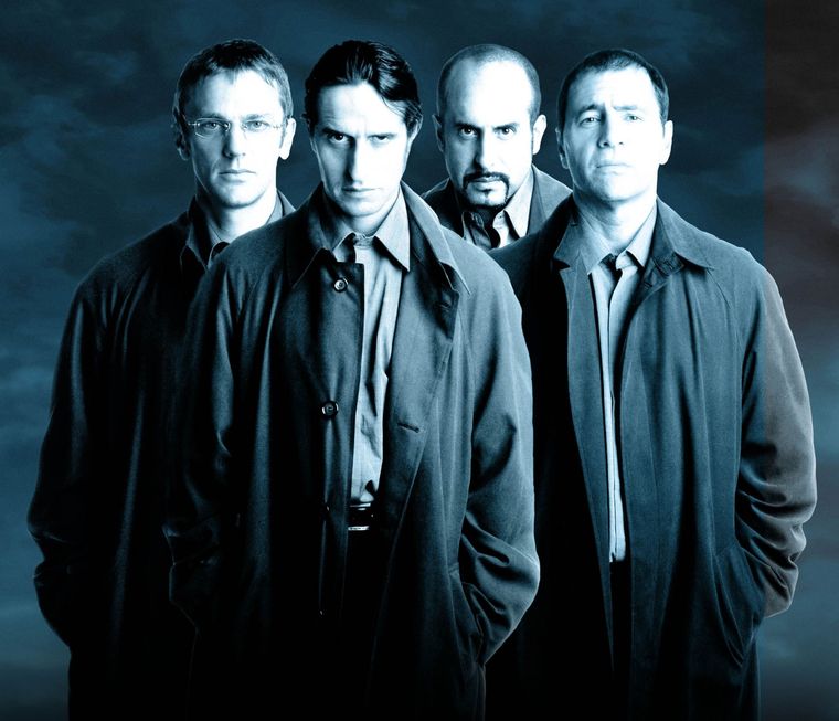 Uno de los posters de promoción de Los Simuladores.