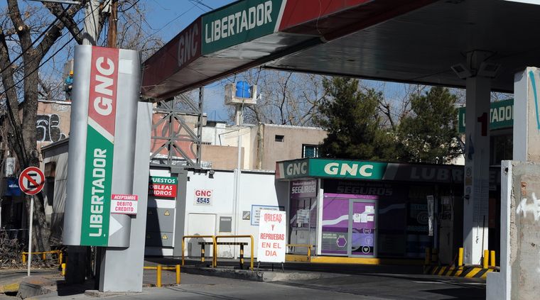Cabe destacar que el metro cúbico de GNC tiene un costo en las estaciones de servicio de entre $240 y $300 Foto: ALF PONCE MERCADO / MDZ