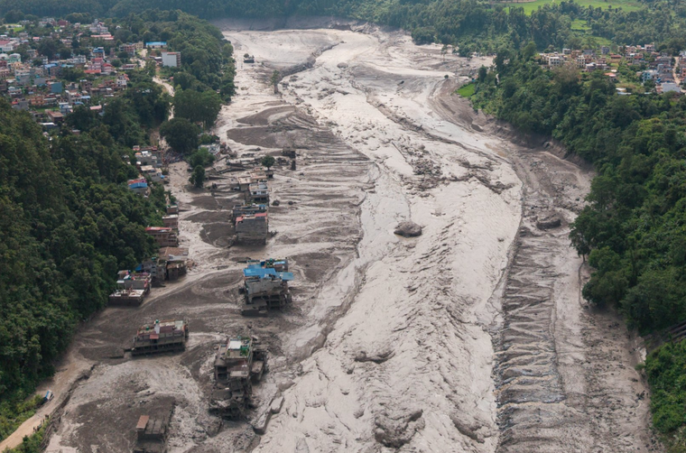 En Trishuli, Nepal, los edificios más afectados fueron los construidos a lo largo de los años en la rivera seca del río.
