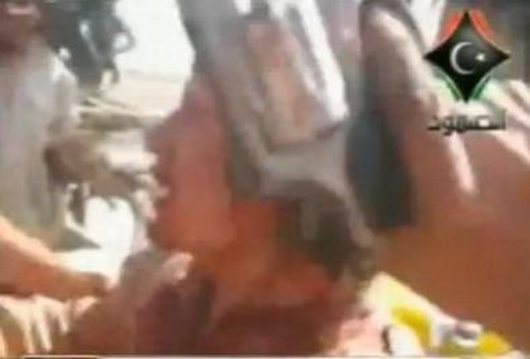 La versión indica que el dictador murió durante un tiroteo.