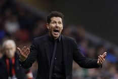Simeone se tomó con gracia el cantito del Bernabéu que pide por su continuidad en el Atlético de Madrid.