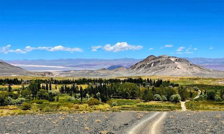 El Peñón es un pueblo de la Puna catamarqueña rodeado por montañas y paisajes volcánicos.