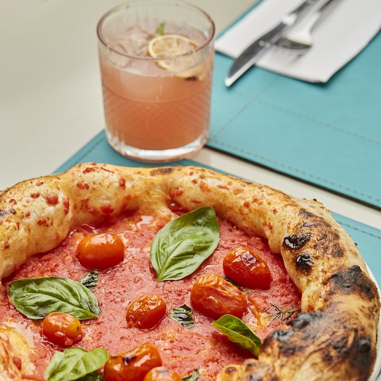 Las prácticas incluirán distintos estilos de cocción y técnicas de amasado con un referente mundial de la pizza napolitana. Foto: Bigalia Pizzeria