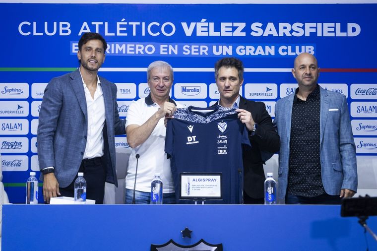 Guillermo Barros Schelotto fue oficialmente presentado como DT de Vélez Foto: Vélez Sarsfield