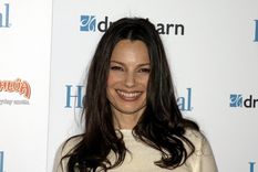 Fran Drescher tiene los vestidos perfectos para mujeres mayores de 60 años. Foto: Shutterstock