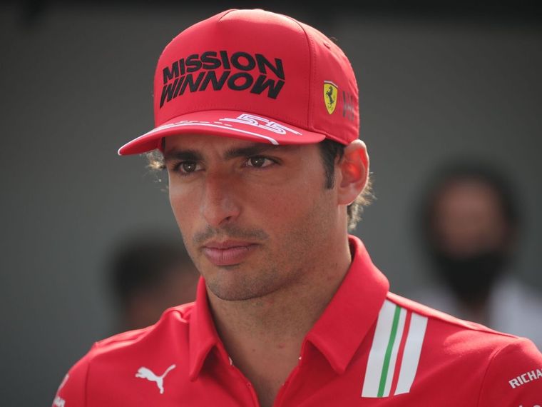 Sainz cree que Red Bull en algún momento se caerá. Foto: @ScuderiaFerrari