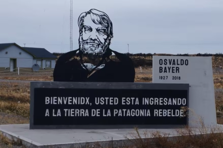El monumento a Bayer fue destruido por Vialidad nacional. Foto: Archivo