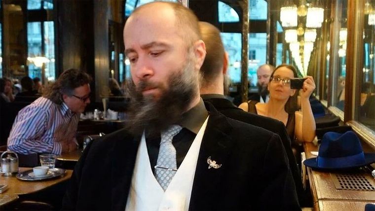 Popescu tenía ribetes excéntricos y fue uno de los pioneros de las criptomonedas