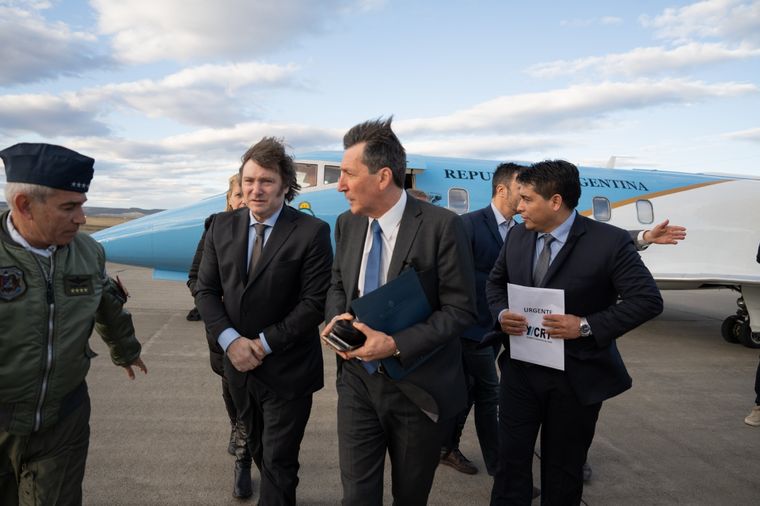 Javier Milei emprende su primer viaje internacional este lunes Foto: Twitter Claudio Vidal