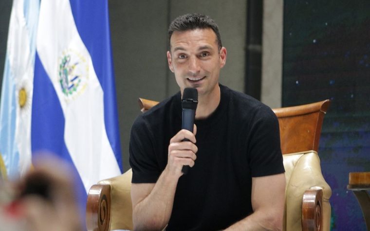 Scaloni aseguró que si los jugar al futsal, aumenta los conocimientos técnicos. Foto: @MegavisionGMV