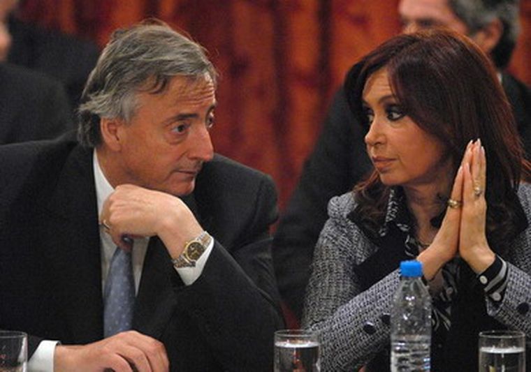 Los Kirchner siguen mostrando peligrosos síntomas de aislamiento social.