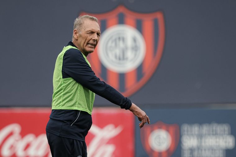 Miguel Ángel Russo sufre por las salidas del plantel de cara a la próxima temporada. Foto: @SanLorenzo