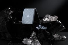 El nuevo Motorola Razr Ice Melt con cristales Swarovski redefine la estética de los dispositivos en Argentina.