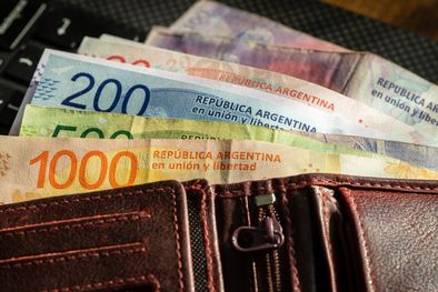 MDZol | Con una denominación de $50.000, el salario promedio no superaría los 6 o 7 billetes Foto: Shutterstock